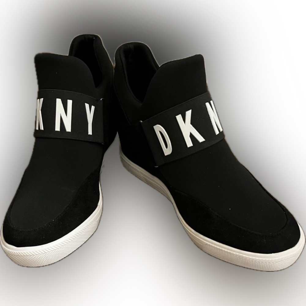 DKNY Cosmos Wedge Sneaker Bootie
Tag says 9 1/2. Fits more like an 8